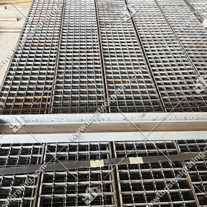 Serrated Grating